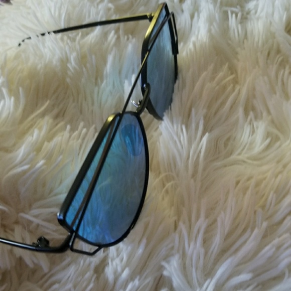 NEW Sunglasses - Picture 3 of 3